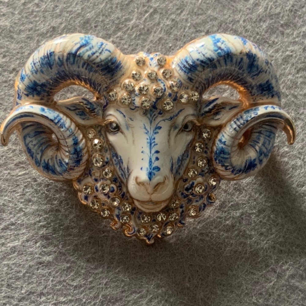 Vtg Style Chinoiserie Ram Head Brooch Blue White Enamel Aries Goat Rhinestone